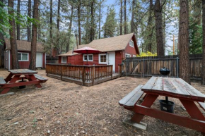 Nicole's Happy Place - Rustic and cozy cabin with a wood burning fireplace!